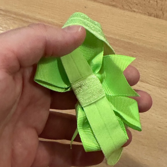 Bright green grosgrain bow - Picture 3 of 5